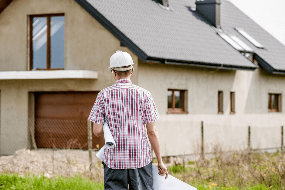 Builder ensuring safety and compliance in Abbotsford